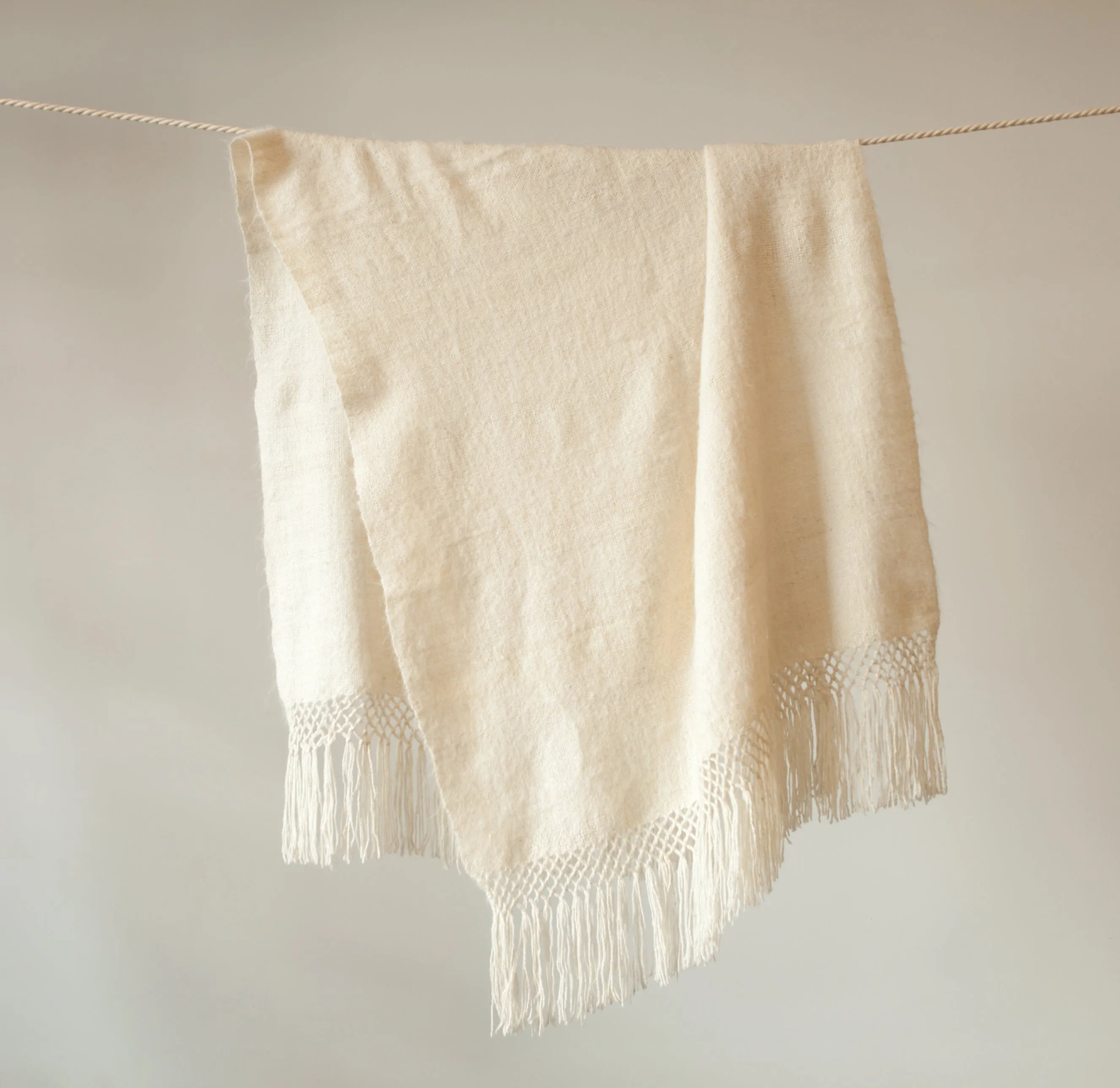 Awanay Llama Throw - White